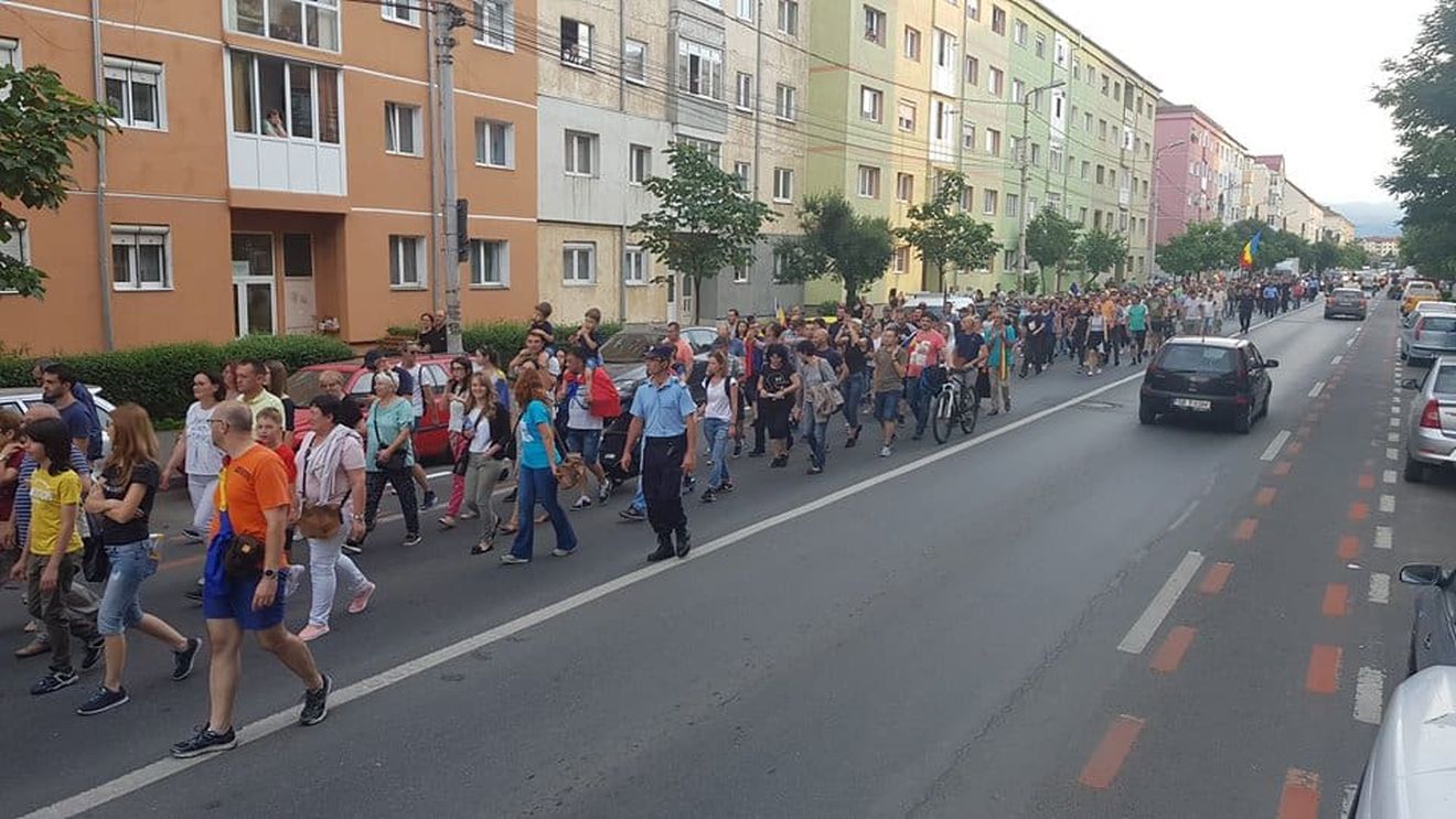 Proteste la Cluj, Timișoara, Iași și Sibiu: La mulți ani, Liviule, îți urează străzile!