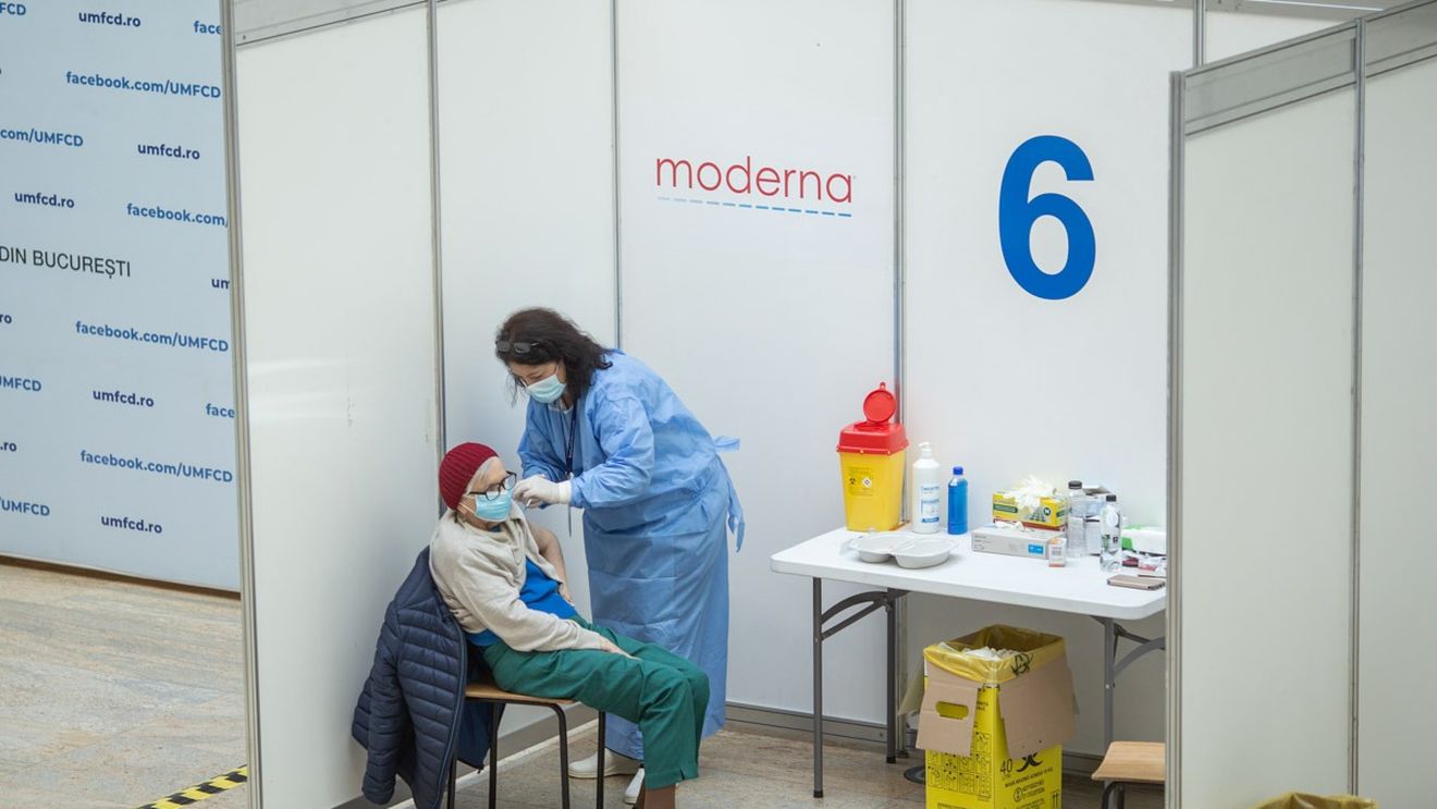 6.715 persoane vaccinate anti-COVID cu prima doză în ultima zi