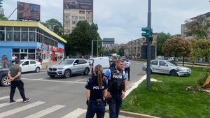 UPDATE Accident cu șase autoturisme în Arad / Unuia din șoferi i s-a făcut rău la volan și a lovit trei mașini
