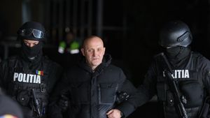 UPDATE Percheziții în 5 județe într-un dosar de constituire a unei organizații cu mesaje fasciste, rasiste și xenofobe / Surse: e vizat Horațiu Potra / Reacția lui Călin Georgescu / Se urmărește inclusiv finanțarea campaniei electorale pentru alegerile prezidențiale
