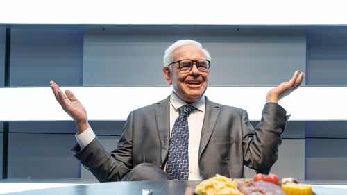 Un prânz alături de miliardarul Warren Buffett şi baschetbalistul Stephen Curry, vândut cu 9 milioane de dolari la o licitație