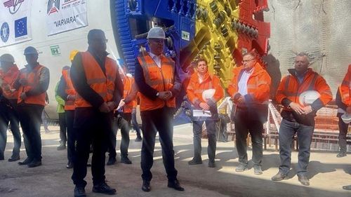 A fost pornit primul utilaj de forare a tunelurilor de pe calea ferată Brașov – Sighișoara / ”Forăm cele mai lungi tuneluri feroviare existente în România”