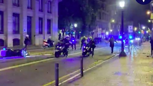 VIDEO Proteste violente la Barcelona, în urma deciziei de reintroducere a măsurilor de carantină