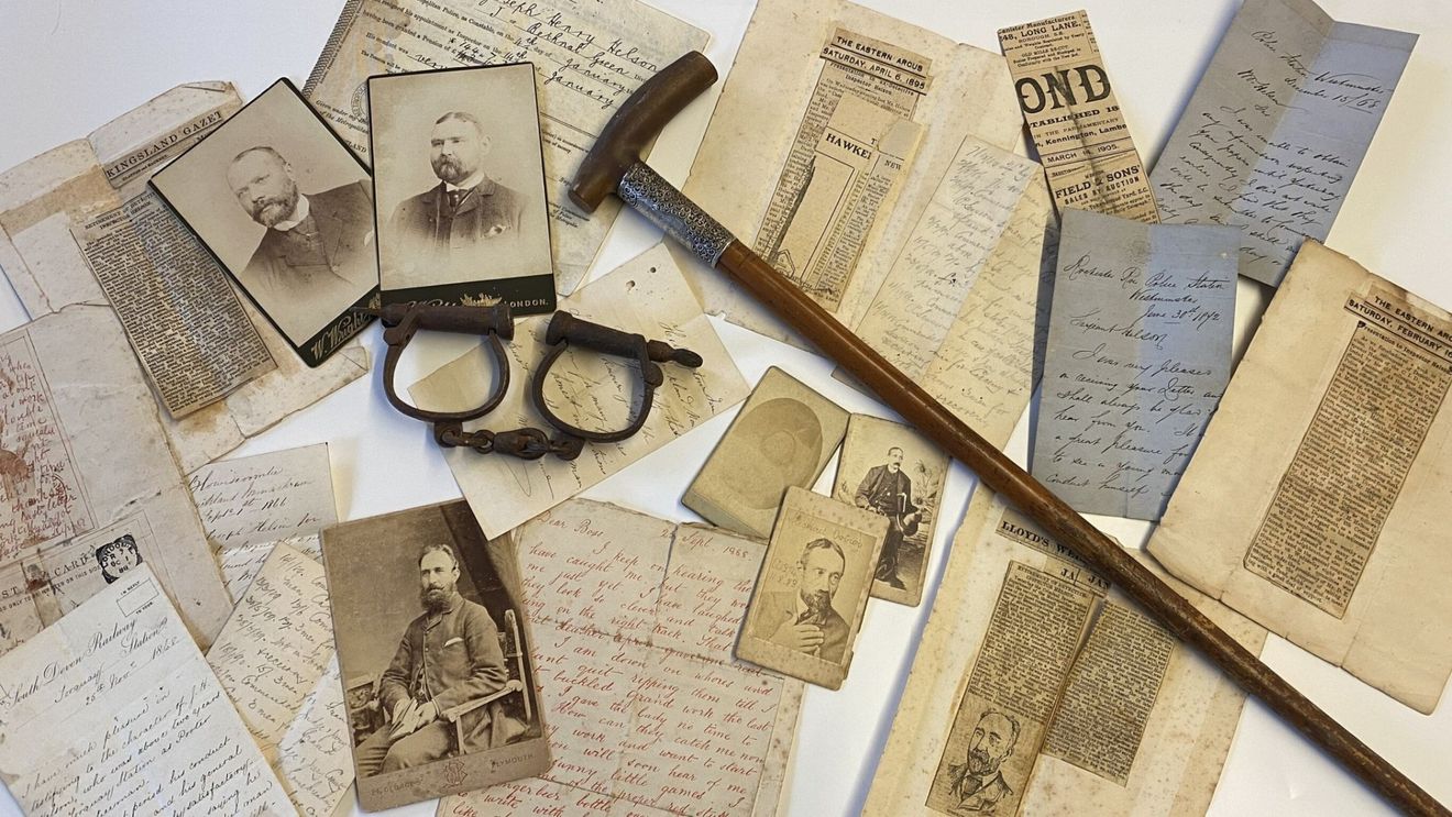 Dosarul Jack Spintecătorul, făcut public după 136 de ani: fotografii ale unui prim suspect, copii ale unei cărți poștale a criminalului în serie  și fotografii ale cadavrului unei victime