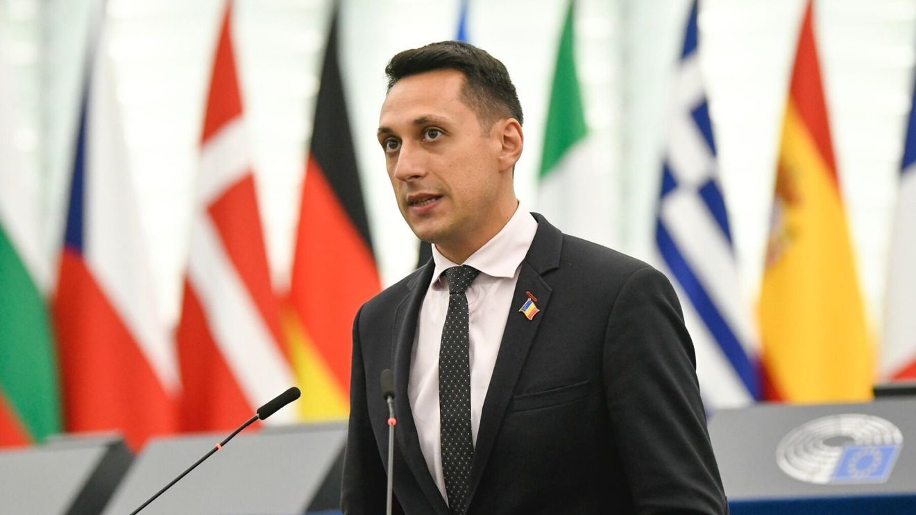Fostul europarlamentar Vlad Gheorghe, despre europarlamentarul PSD Claudiu Manda: Pudelul gelat de Olt ne ține lecții de drept constituțional așa cum orice infractor ne ține lecții de penal