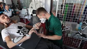 A sărit în piscină și a rămas complet paralizat, cu dublă fractură cervicală. Recuperarea la Spitalul Sfântul Sava, l-a repus pe picioare, în doar 6 luni (P)