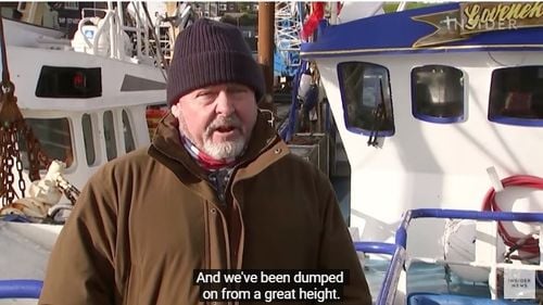 VIDEO Pescarii britanici au protestat cu camioane în fața reședinței premierului Boris Johnson, furioși că nu mai pot exporta pește în UE după Brexit