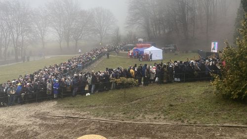 24 de persoane care participau la ceremoniile de canonizare a lui Arsenie Boca au necesitat asistenţă medicală / Un adult şi un copil de 13 ani au fost transportaţi la spital / Recomandări pentru pelerini