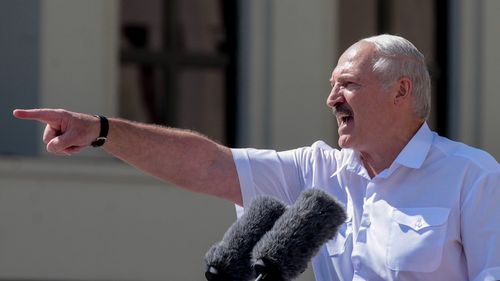Lukaşenko semnează un decret prin care interzice inflația în Belarus: „Orice creştere de preţuri este interzisă. Nu de mâine, de azi!”