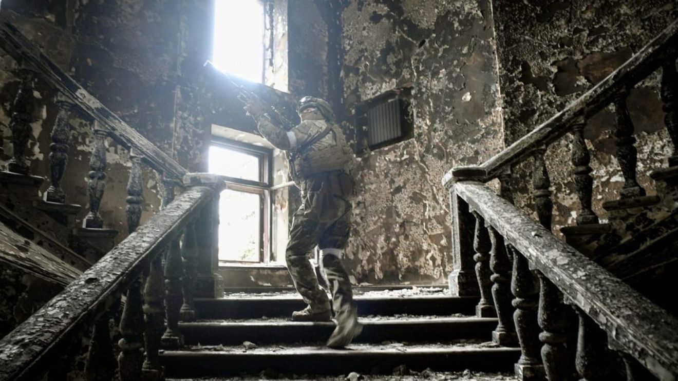 Ziua 71 de război. Kievul susține că apărătorii ucraineni blocați la Azovstal au „respins” asaltul forțelor ruse. Luptele "sângeroase" continuă / Kremlinul neagă orice atac / Serviciile de informații americane au ajutat Ucraina să ucidă generali ruși