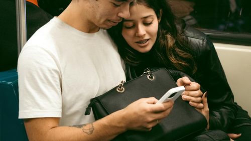 STUDIU: O pauză de două săptămâni de la internetul mobil poate recupera echivalentul a 10 ani de declin cognitiv legat de vârstă