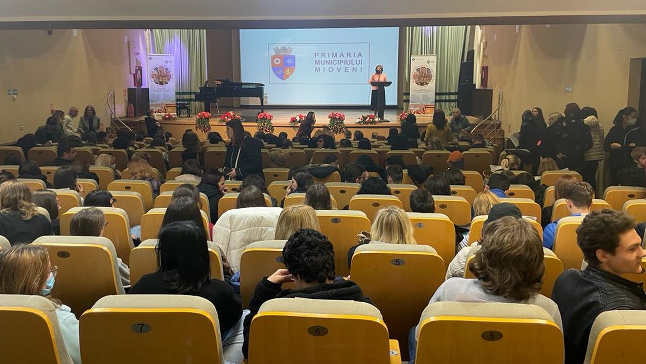 Elevii care au participat la Olimpiada Națională de Limba Engleză se plâng de condițiile de cazare, în timp ce oficialii consideră organizarea Olimpiadei, un succes