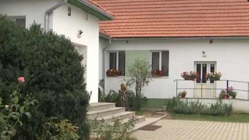 O şcoală din judeţul Covasna, complet reabilitată, a fost închisă din lipsă de elevi / A fost schimbat acoperişul, s-a lucrat la zidărie, au fost schimbate geamurile, uşile...