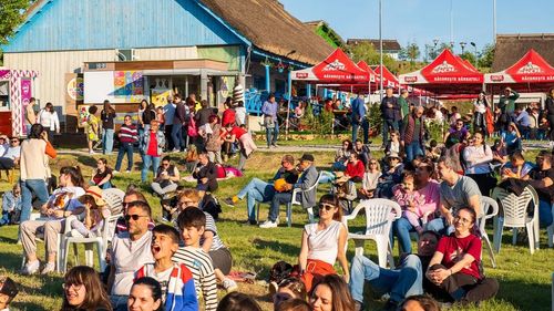 Începe festivalul Scrumbii de Rusalii, în Tulcea / ”Tradiţia contează. Din experienţa mea, nu uiţi de unde pleci”