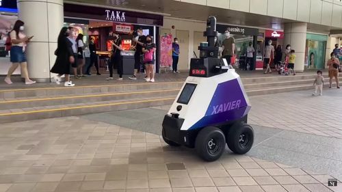 Singapore testează roboți pentru patrularea străzilor și spațiilor publice / Decizia stârnește temeri legate de supravegherea exacerbată a cetățenilor