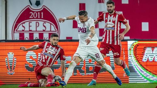 Conflict între suporterii echipelor U Cluj şi CFR Cluj/ Jandarmii au intervenit, patru persoane nu mai pot asista la meciuri timp de un an