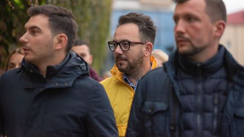 Secretarul de stat suprins cu plăcuțe de înmatriculare expirate susține că mașina pe care o conducea era primită la schimb de la un service din Alba Iulia: Se pare că în România de astăzi buna-credinţă nu e suficientă, suntem condamnaţi să fim circumspecţi