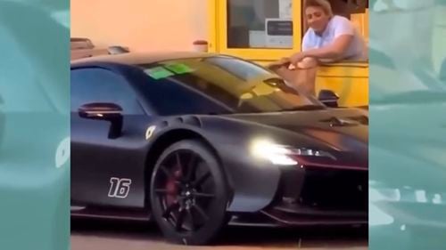 VIDEO Charles Leclerc, filmat în timp ce s-a dus cu un Ferrari la McDonald's /  A semnat autografe la coada de la McDrive