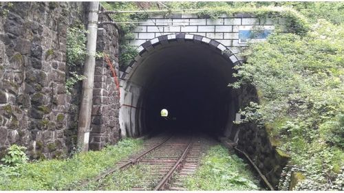 Cum va fi construit tunelul de 6 kilometri de la Balota, zona critică pe linia de tren București-Timișoara : galerii paralele cu pasaje de trecere la fiecare 500 de metri pentru evacuare în caz de incendiu. La Balota, CFR va construi al doilea cel mai lung tunel feroviar din România