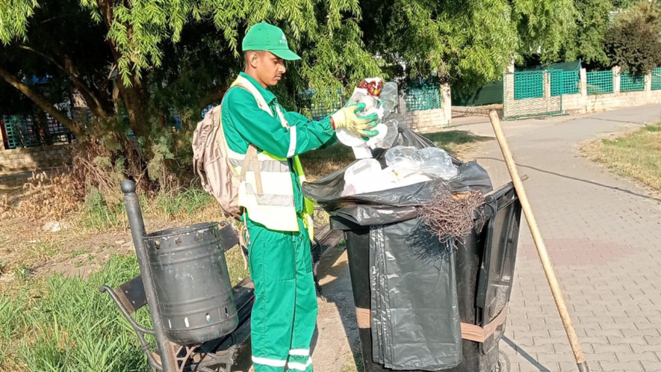 Colectarea gunoaielor din coșurile stradale din Mangalia a fost reluată după o pauza de 3 luni / Viceprimarul îl acuză pe primar că a vrut să suplimenteze contractul cu 100 de milioane de lei