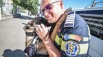 Un polițist din Sibiu a refuzat ieșirea la pensie, la 54 de ani /  A vrut să fie alături de partenerul lui, câinele Hod / Patrupedul are o specializare în premieră în România, biodetecția
