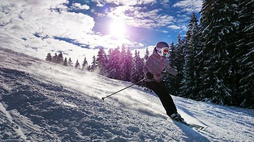 Apres-ski-urile din Poiana Brașov vor putea servi numai produse ambalate şi în sistem take-away