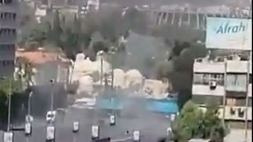 UPDATE VIDEO Dispozitiv exploziv detonat lângă hotelul din Damasc care îl găzduiește pe Macron în timpul vizitei sale în Siria / 18 răniți, inclusiv patru ofițeri de poliție