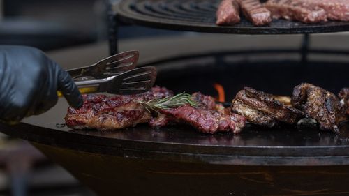 Primăria Constanța face o petrecere de trei zile, cu grătare, pe o plajă din oraș în weekendul dinainte de 1 mai