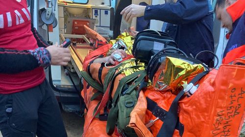 Un pasionat de enduro a ajuns la Urgențe după ce a căzut cu motocicleta în Piatra Craivii, în Alba/ Tânărul a fost evacuat de salvamontiști