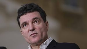 SURSE Sesizarea Autorității Electorale Permanente care îl vizează pe Nicușor Dan a fost depusă și inregistrată joi la Parchetul General / Se analizează în prezent dacă sesizarea va fi trimisă la DNA