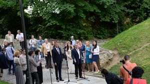 Aleea Celebrităților din Sibiu se mărește cu 6 noi stele: Un regizor care a creat un spectacol despre soții Ceaușescu, una din cele mai importante dansatoare de flamenco din lume și "cea mai mare regizoare de teatru britanică în viață" sunt printre personalitățile onorate de FITS