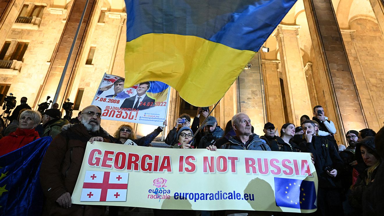 Mii de manifestanți din nou pe străzile din Tbilisi, preşedinta Georgiei vrea anularea alegerilor legislative