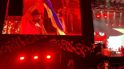 FOTO Electric Castle, ziua 4: Damon Albarn de la Gorillaz a purtat steagul Ucrainei, iar Macanache a umplut ringul / Bila neagră a ediției: cozi de 4-5 ore ca să pleci de la Bonțida