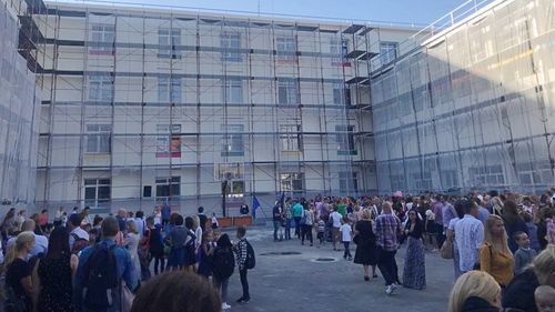 Poliţiştii au intervenit în ultima săptămână la 112 evenimente sesizate în incinta sau zona adiacentă şcolilor. Nouă amenzi după verificarea modului de asigurare cu pază în unităţile de învăţământ