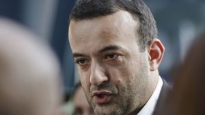 EXCLUSIV Cine selectează viitorii magistrați români: controversatul judecător Bogdan Mateescu face parte din comisia de interviu. Apropiat de Lia Savonea, Mateescu e acuzat că a agresat o grefieră. A fost cercetat într-un dosar penal împreună cu tatăl său, primar PSD