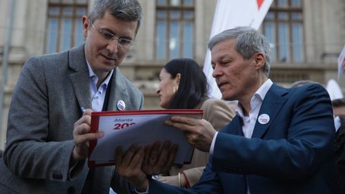 USR și PLUS demarează campania de strângere de semnături pentru Dan Barna, candidatul comun la alegerile prezidențiale