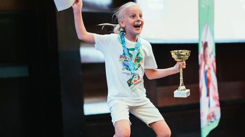 Un elev din Caracal a obținut primul loc la Olimpiada Internaţională de Matematică 'Copernicus' din SUA / Eduard Florin Ştefan (11 ani) mai are două medalii de aur în olimpiade internaționale, în acest an