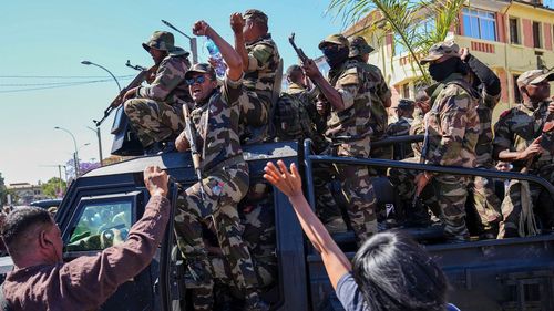 Președintele Madagascarului a fugit din țara, pe fondul protestelor generației Z (surse) / Mai multe unități ale armatei au dezertat și s-au alăturat protestatarilor