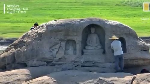 VIDEO Nivelul scăzut al fluviului Yangtze din China scoate la iveală statui budiste vechi de 600 de ani