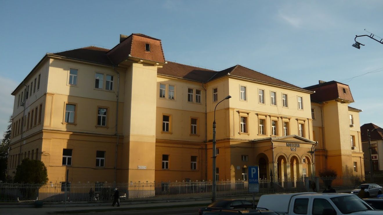 O clădire a Spitalului Clinic Județean Sibiu e construită acum 170 de ani. Piatra de temelie a fost pusă de Împăratul Franz Joseph, în 1852 / În același an era descoperită diviziunea celulară / Aici încă funcționează mai multe secții cu peste 75 de paturi