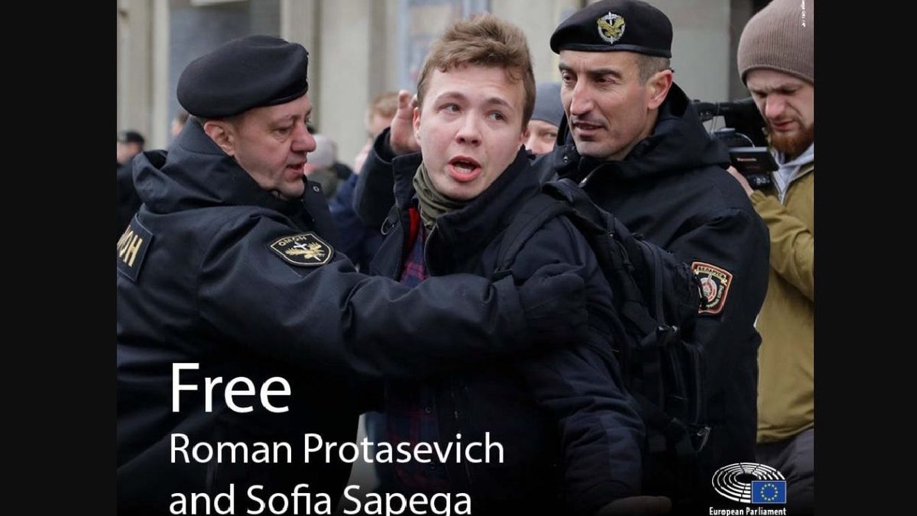 Părinţii jurnalistului Roman Protasevici, arestat în Belarus, au participat la o manifestaţie anti-Lukașenko la Varşovia