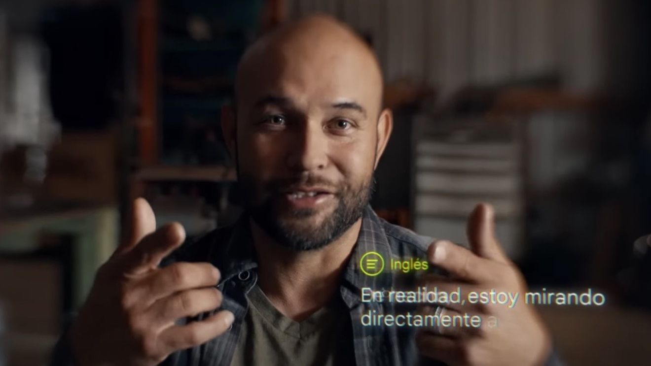 Google lucrează la o pereche de ochelari cu funcţii de AR şi subtitrare/traducere în timp real a vorbirii / În timpul unei discuții, utilizatorului îi este afişată subtitrarea  