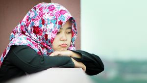 Două românce, de 14 și 16 ani, prinse în timp ce furau bijuterii de 50 de mii de euro, în Italia / Erau acoperite cu hijaburi pentru a nu fi recunoscute de proprietar: au furat din același loc și cu câteva zile înainte