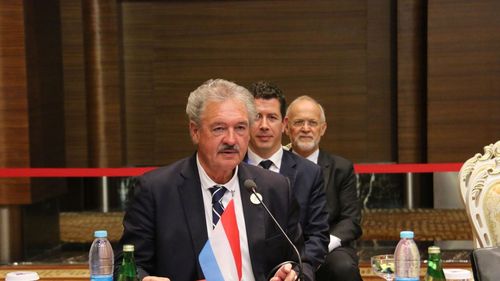 Nu putem acorda vize oamenilor de afaceri turci pentru a veni să facă afaceri în Uniunea Europeană şi nici nu putem accepta violenţa împotriva femeilor, apreciază şeful diplomaţiei luxemburgheze, Jean Asselborn