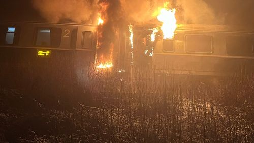 UPDATE Incendiu la un tren în mişcare, în judeţul Bistriţa-Năsăud / Peste 30 de călători au fost evacuaţi