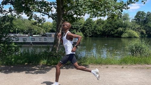 Ministerul britanic de Interne anunţă că nu se vor lua măsuri în cazul atletului Mo Farah, care a dezvăluit că a fost adus ilegal în Regatul Unit când era copil