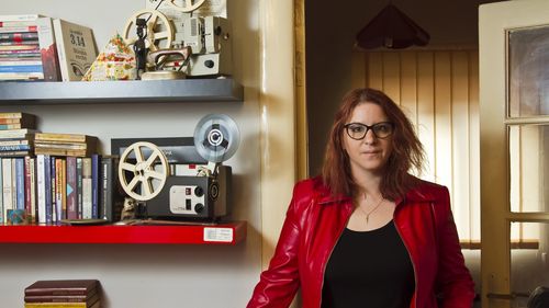 INTERVIU Scriitoarea Adina Popescu: Dacă vrem copii care citesc, atunci să îi vadă pe părinți, bunici și profesoara de la școală că deschid o carte / Poveștile să fie cât mai adaptate vremurilor în care trăiesc
