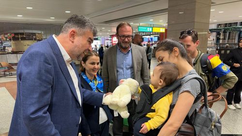 Ciolacu, fotografii cu copiii scoși din Gaza: Sunt recunoscător autorităților din Egipt, Israel și Qatar pentru contribuția la evacuarea românilor