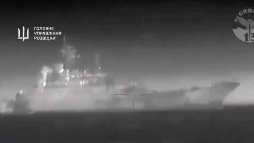 VIDEO Momentul în care nava de desant "Cezar Kunikov" este lovită de dronele navale ucrainene Magura V5