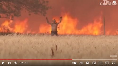 VIDEO Incendii în Spania: Un bărbat a reușit să scape cu viață după ce a fugit din calea flăcărilor cu hainele arzând pe el